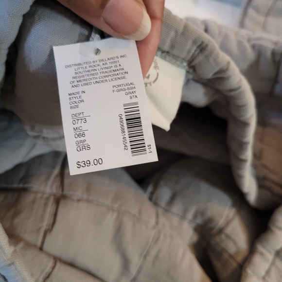 NWT Southern Living pair of quilted Grey standard textured pillow cases - Picture 9 of 13